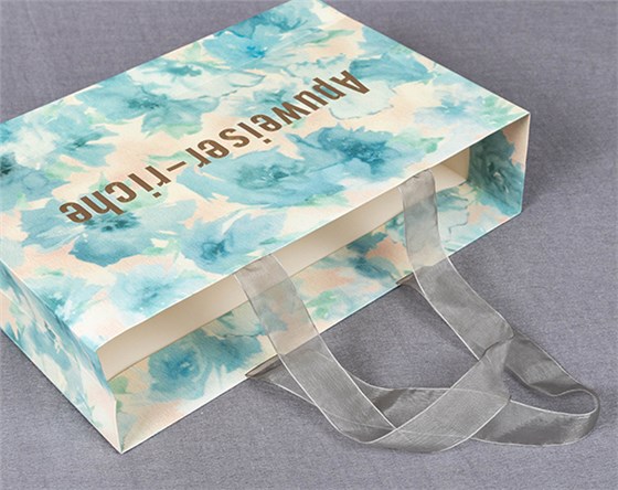 Apuweiser-riche paper bag