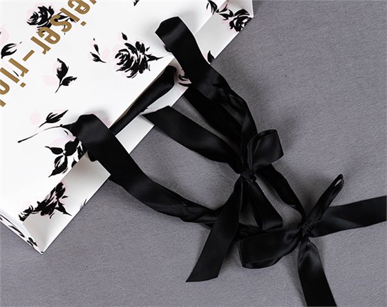 Apuweiser-riche paper bag