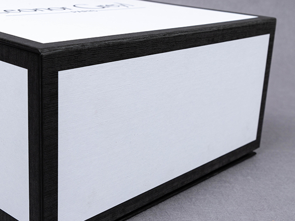 Leonor Greyl folding box