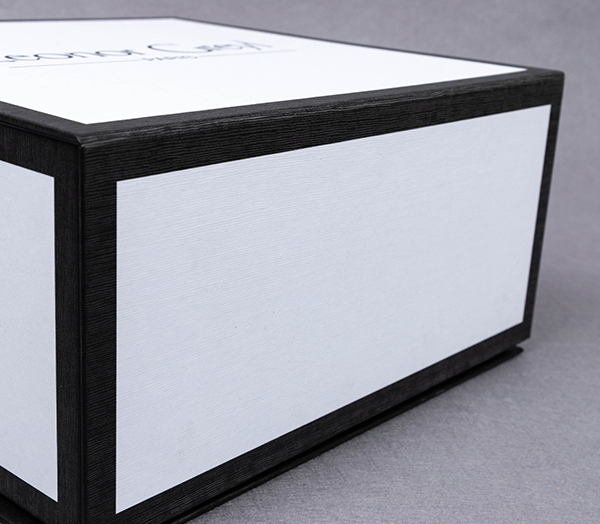 Leonor Greyl folding box